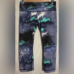 Lululemon Athletica Blue and Black Abstract Capris